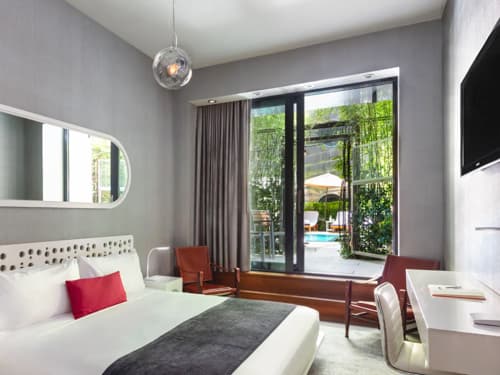 1 King Bed Pool Access Gold