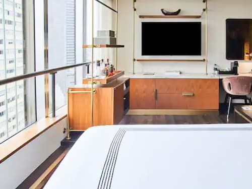1 King Bed