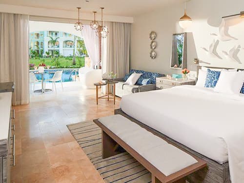 South Seas Swim-up Club Level Ultra Suite