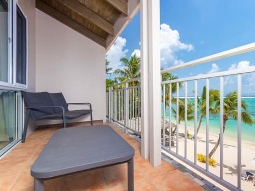 Deluxe Beachfront Studio - Adults Only