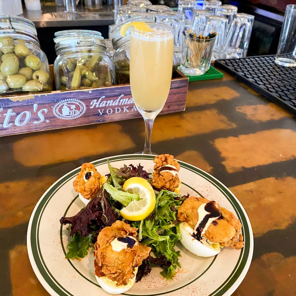 Lakefront Dining on the Northshore — Louisiana, United States, North America